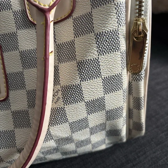 Checkered Beige and Cream Handbag - Picture 7 of 7